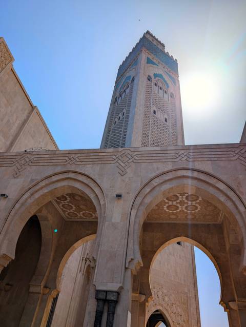       Intricate designs on a mosque with towering minaret.
  