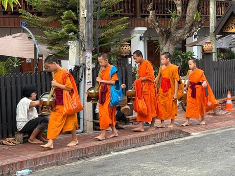       Person posing in front of a large statue with a backdrop of trees.
  