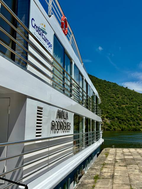 Exterior of a cruise ship with visible name Amalia Rodrigues.