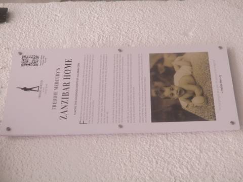       Freddie Mercury's home information plaque.
  