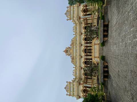       Beautiful temple with detailed architecture and gardens.
  