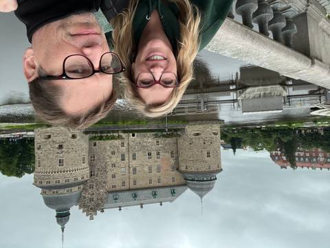       Selfie with a historic building in the background.
  