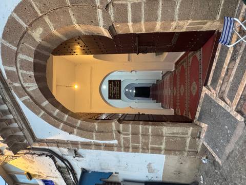       Entrance to a mosque with ornate arches
  
