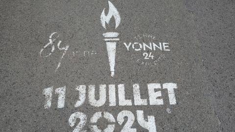       Road marking with a flame symbol and French text
  