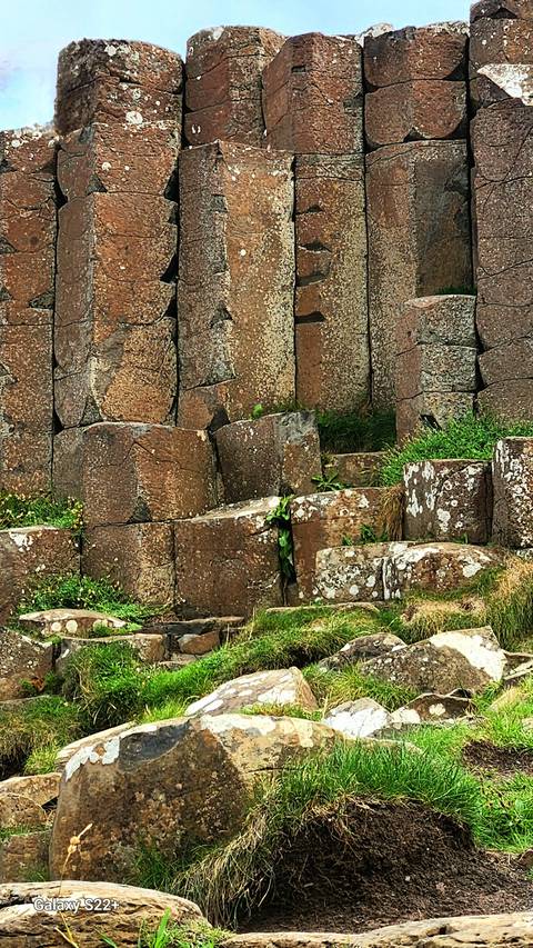       Close-up of hexagonal rock formations.
  