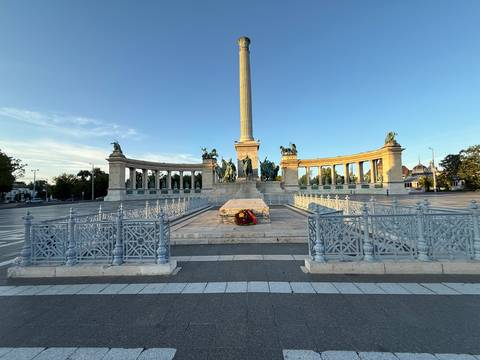       Heroes' Square with grand statues and a tall column.
  