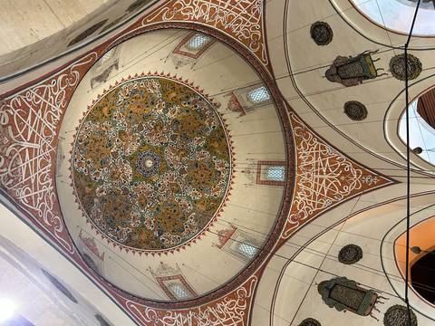       Decorated dome ceiling with intricate patterns.
  