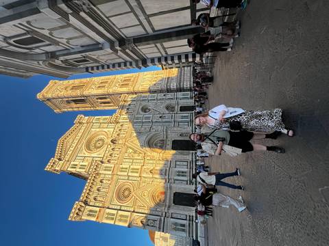      Couple posing in front of Florence Cathedral.
  