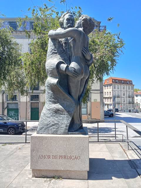 A fountain with lion sculptures shooting water in a public square.