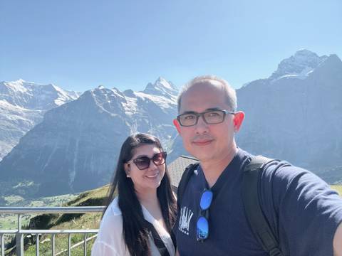 Couple posing with a backdrop of the Swiss Alps.