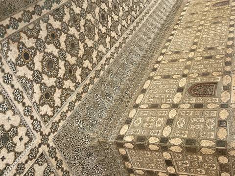       Detailed ceiling with vibrant and intricate designs.
  