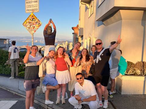 Group of people posing on Lombard Street in San Francisco.