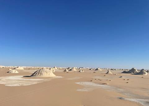 Expansive view of the White Desert’s landscape.