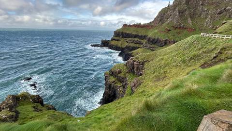       Rugged coastline with cliffs by the sea.
  