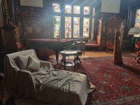       Lavishly decorated room with stained glass windows.
  