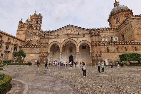 Facade of a large cathedral with a gothic design