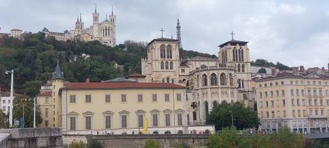 View of a cityscape with a large basilica and hill.