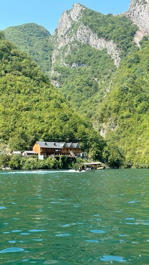 Klantbeoordelingsfoto van Buitenaards, 13 dagen op vreemde plaatsen 