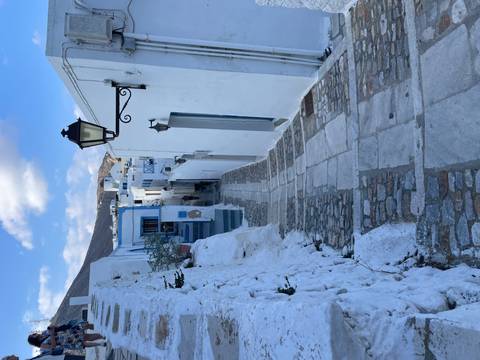       Narrow cobblestoned street in a whitewashed village.
  