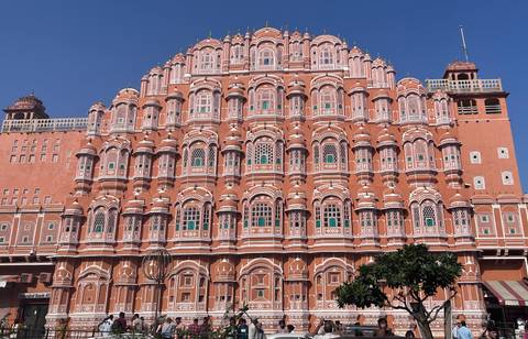       Hawa Mahal in Jaipur with clear blue sky.
  