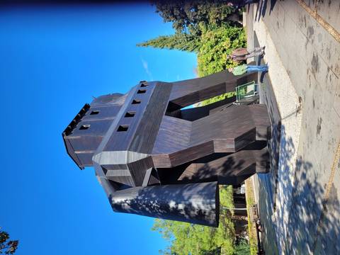       Replica of the Trojan Horse with tourists nearby.
  