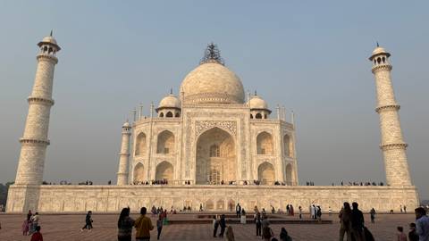 The Taj Mahal with many visitors.