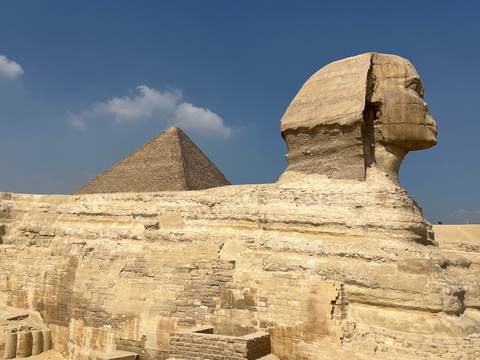 The Sphinx and Pyramid of Giza in the sunlight.