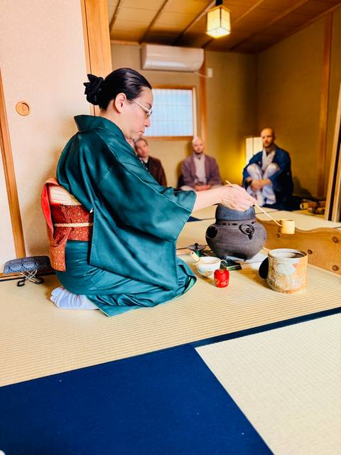      Traditional Japanese tea ceremony with participants.
  