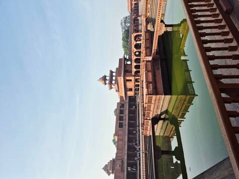       Reflective pool and pavilion in Fatehpur Sikri.
  