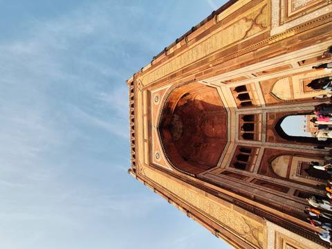       Buland Darwaza entrance at Fatehpur Sikri.
  