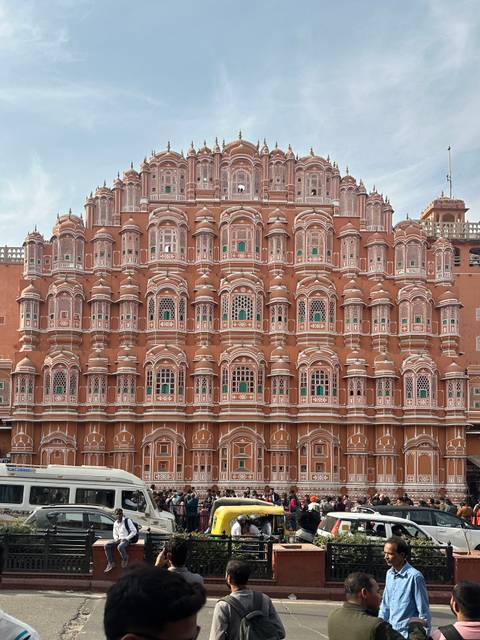       Detailed architecture of Hawa Mahal.
  