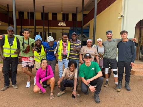 Group photo in front of a building with traditional architecture.