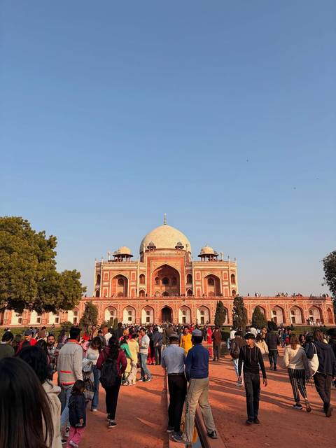       View of a historical monument with a clear blue sky.
  