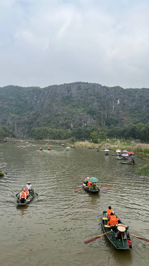       Klantbeoordelingsfoto van Ninh Binh Avontuur: Dagtocht Hoa Lu, Trang An &amp; Dansende Grot 
  