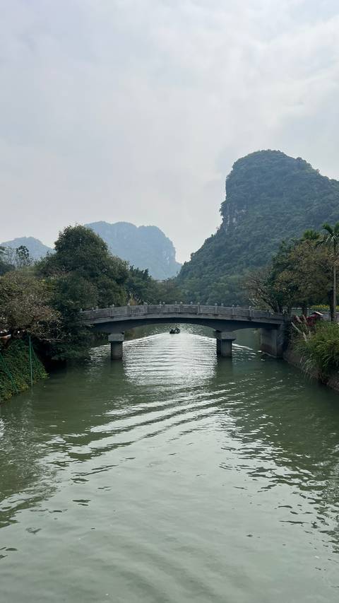       Klantbeoordelingsfoto van Ninh Binh Avontuur: Dagtocht Hoa Lu, Trang An &amp; Dansende Grot 
  