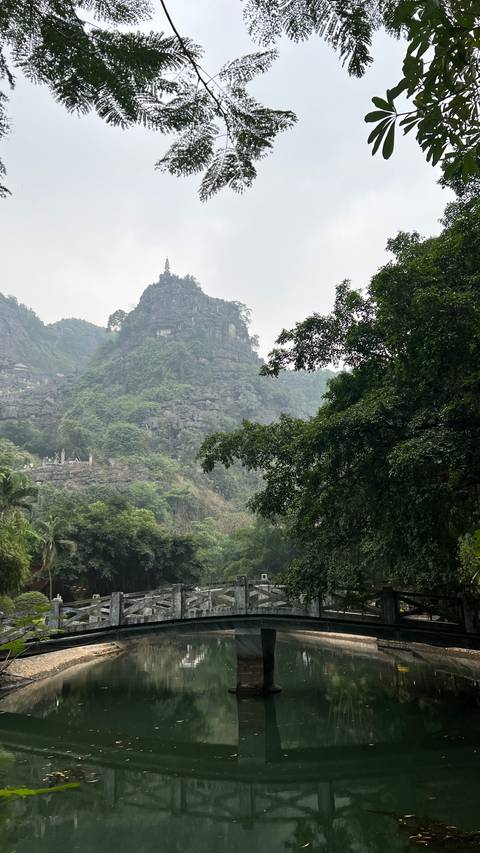       Klantbeoordelingsfoto van Ninh Binh Avontuur: Dagtocht Hoa Lu, Trang An &amp; Dansende Grot 
  