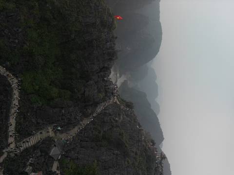       Klantbeoordelingsfoto van Ninh Binh Avontuur: Dagtocht Hoa Lu, Trang An &amp; Dansende Grot 
  