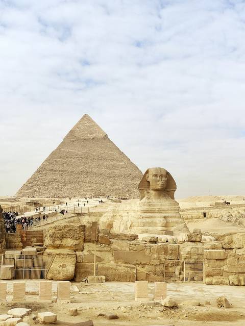       Classic view of the Sphinx before the Pyramid of Khafre with crowds at the Giza Plateau.
  