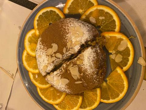       Traditional Moroccan pastilla dusted with sugar and cinnamon, garnished with oranges and almonds.
  