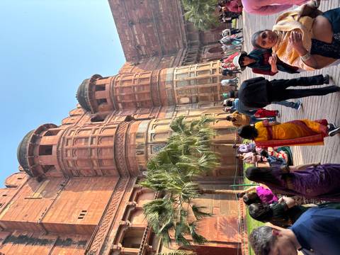       Crowds explore towering red sandstone walls and balconies of Agra Fort
  