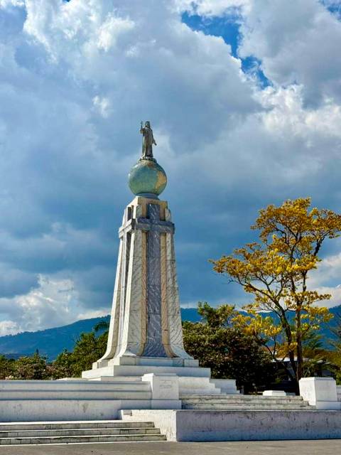       foto de reseña de cliente de Tour Privado a Medida de 8 Días por El Salvador, con Salida Diaria y Guía Exclusivo 
  