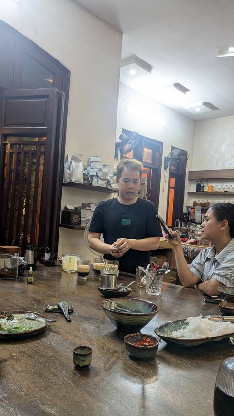       Duplicate scene of coffee workshop with instructor and attendee recording.
  