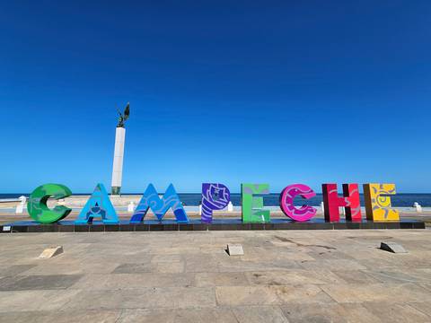       Colorful CAMPECHE block letters and seafront monument under a clear blue sky.
  