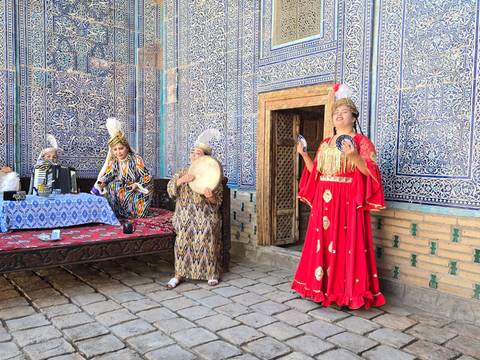       foto de reseña de cliente de Los cinco estados de la Ruta de la Seda 
  