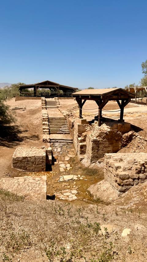       Ruined stone steps and baptismal pool at the Bethany Beyond the Jordan archaeological site.
  