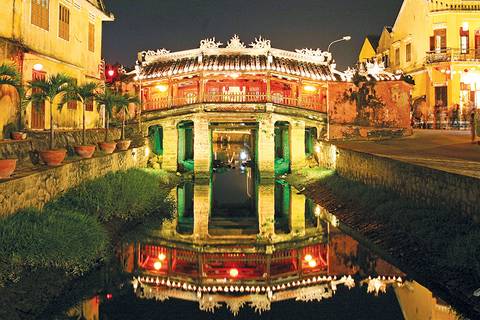       Photo d'avis client sur Voyage au Vietnam : Découverte de Hanoi, Sapa, la baie d'Halong, Hoi An 14 jours 
  