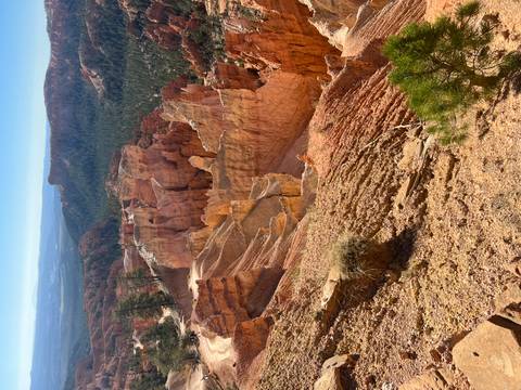       Overlook into Bryce Canyon’s colorful amphitheater of eroded spires with forest and distant plateaus.
  