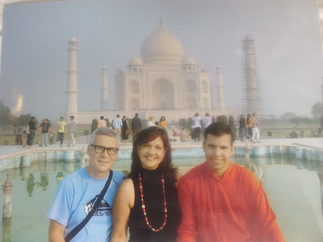       Family posing in front of the Taj Mahal.
  