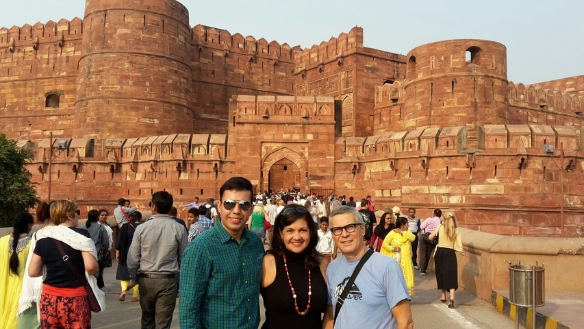       Group in front of Agra Fort.
  
