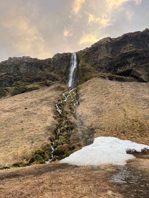       Waterfall cascading down a rocky cliffside.
  
